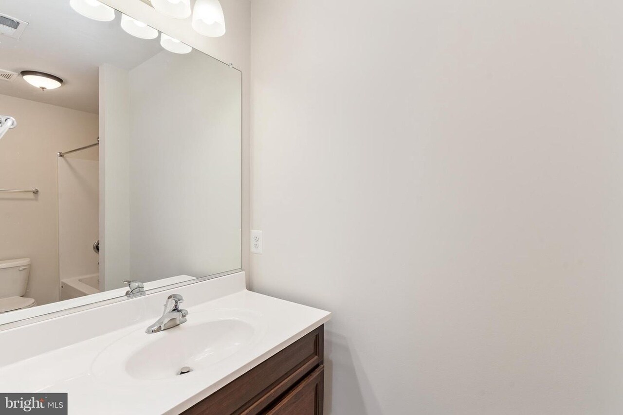 Master Bathroom - 1196 Holly St