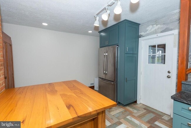 Building Photo - 562 Smithfield Ln