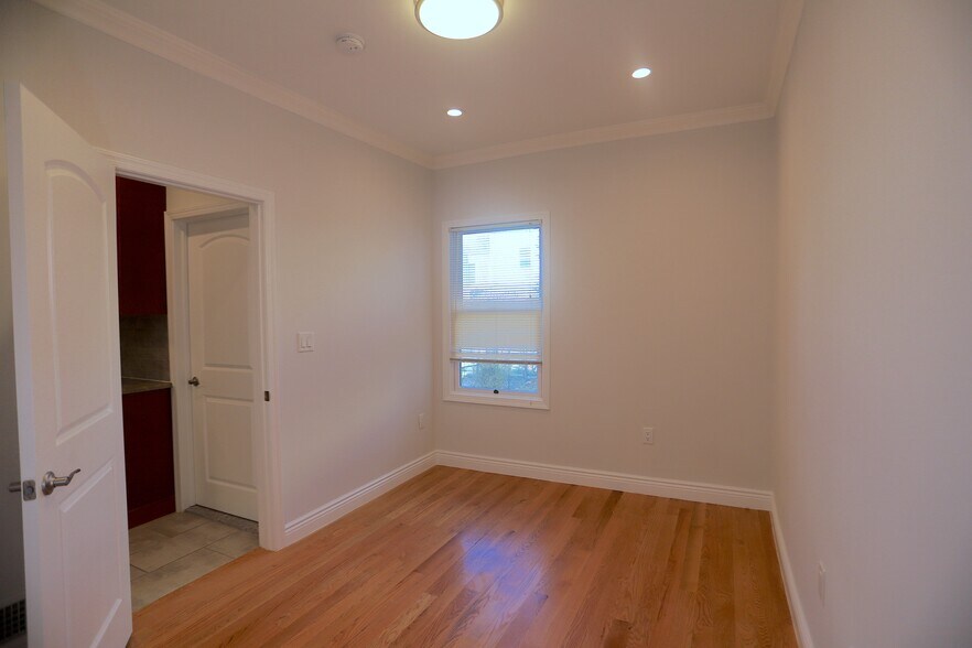 Building Photo - 106 Poplar St