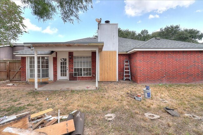 Building Photo - 6405 Clairfield St
