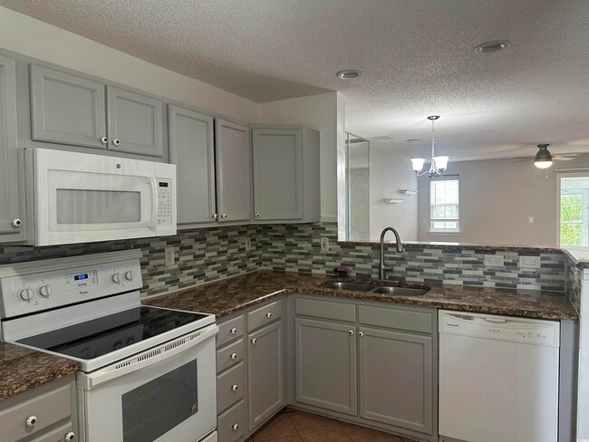 Building Photo - 3529 Evergreen Way