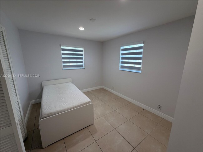 Building Photo - 3011 N 74th Way