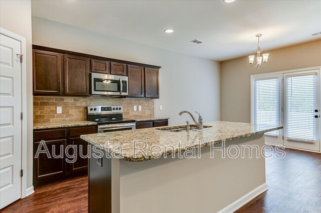 Building Photo - 5060 Vine Ln