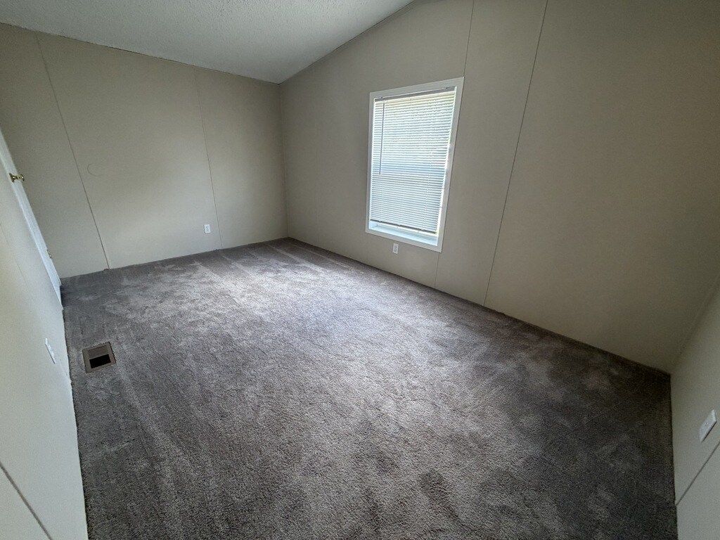 Building Photo - 38010 St Tropez Dr