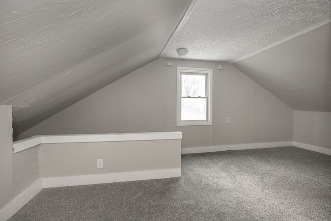 Building Photo - 4 BED 1 BATH UNIT IN GARFIELD HEIGHTS