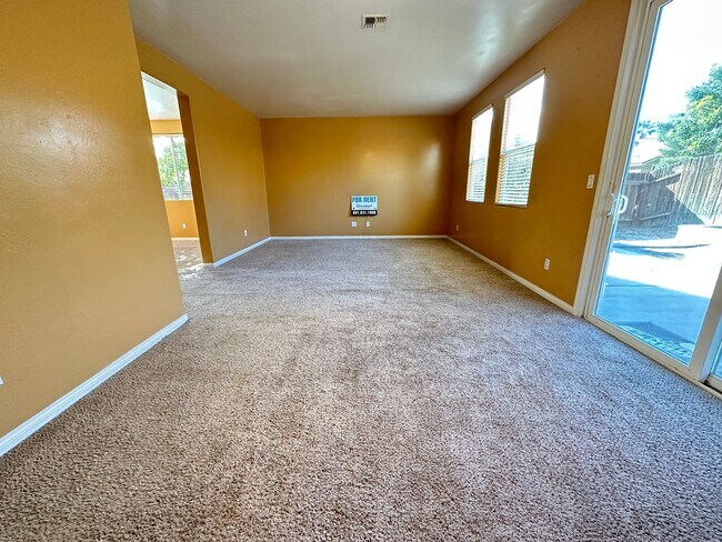 Building Photo - Charming 4-Bedroom, 3-Bathroom Home in Silver Creek