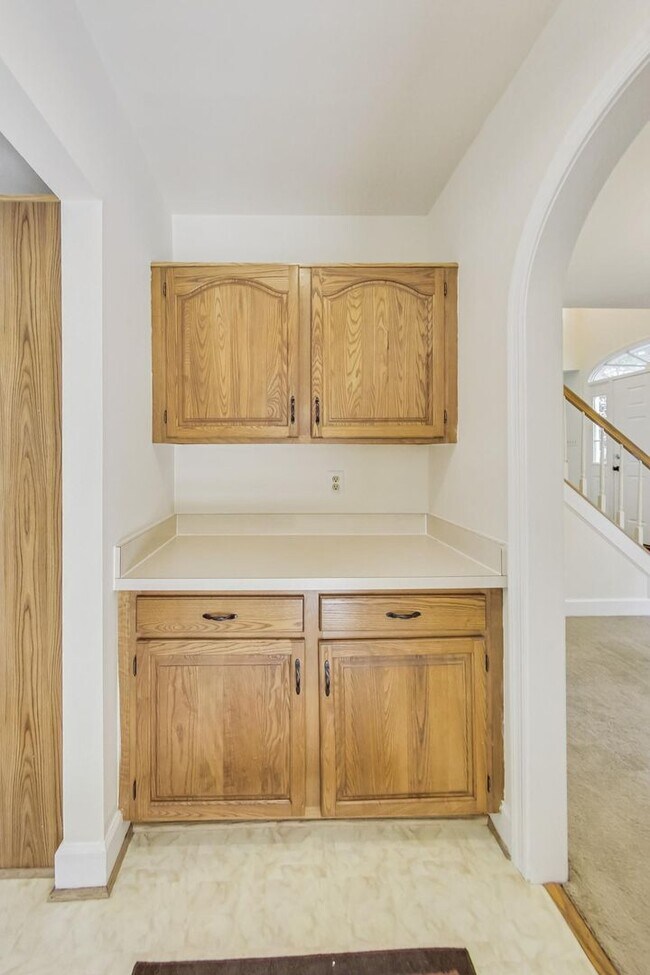 Building Photo - Cool on Cool Spring! Large SF 4 Bed + 2.5 BA