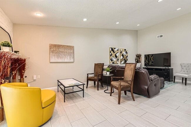 Building Photo - 10815 Lambert Cir