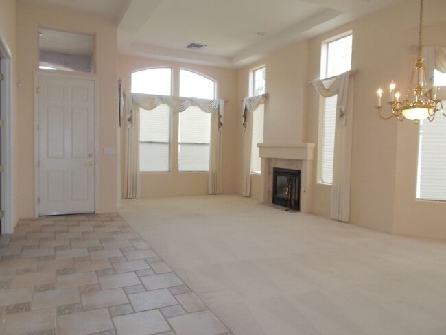 Building Photo - Single-Story Townhome with Golf Course Views in Summerlin