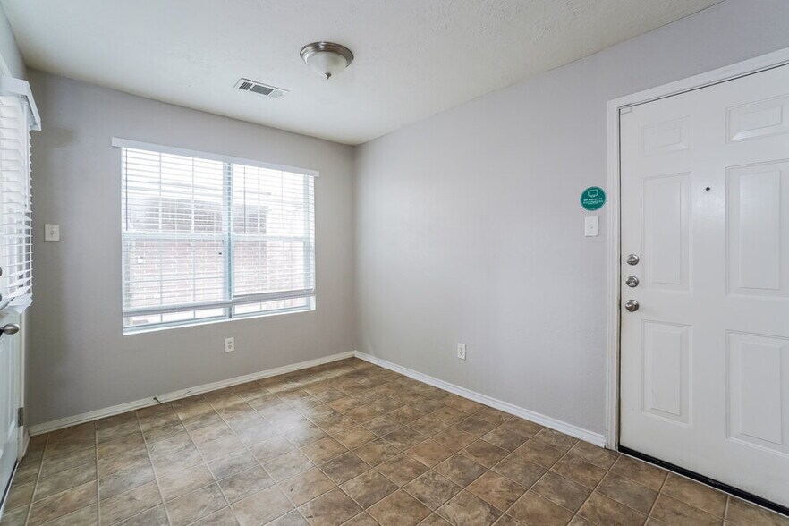 Building Photo - 15154 Elstree Dr