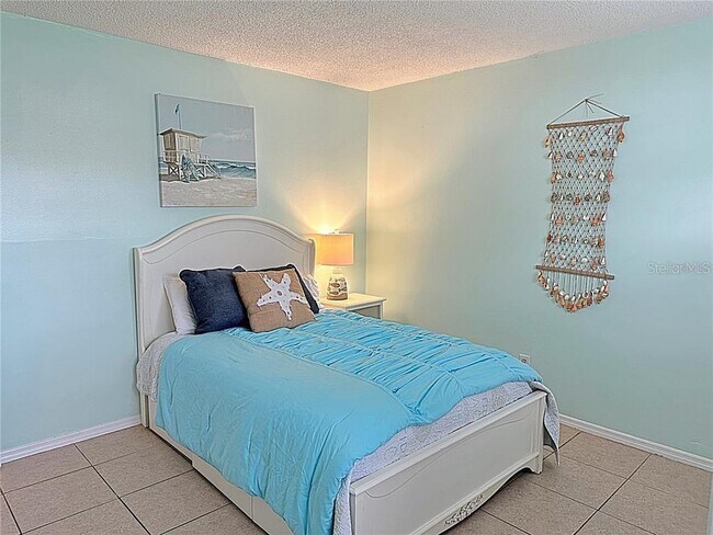 Building Photo - 4500 E Bay Dr