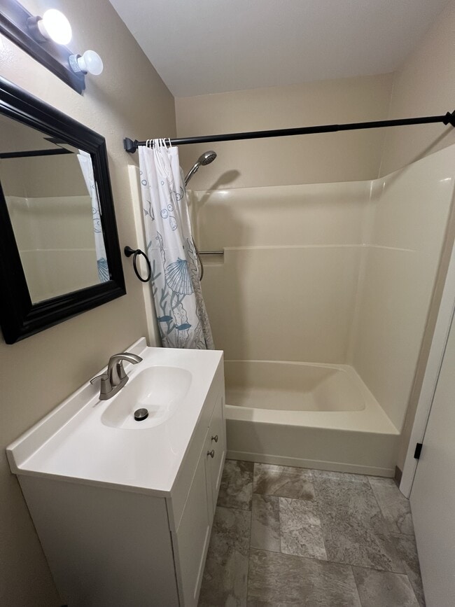 Building Photo - 911 Idlewilde Ct