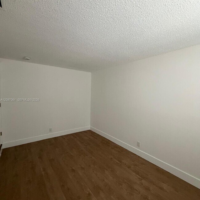 Building Photo - 3932 NW 39th Ave