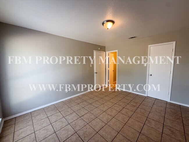 Building Photo - 1401 Old Bardwell Rd