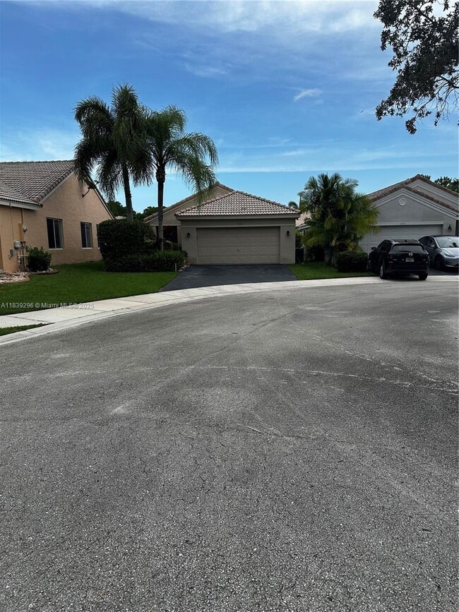 Building Photo - 4366 Pine Ridge Ct