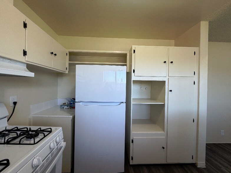 Building Photo - 700 N East End Ave