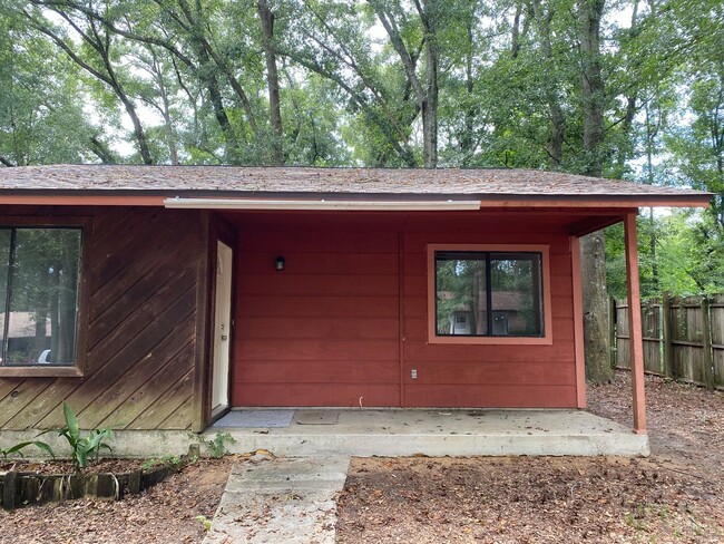 Building Photo - Recently Remodeled 2 Bedroom 1 Bathroom Du...