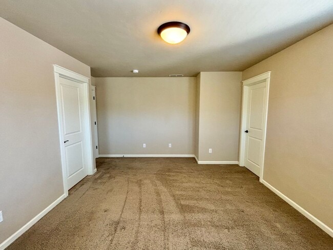 Building Photo - 2965 Yew Park Ln