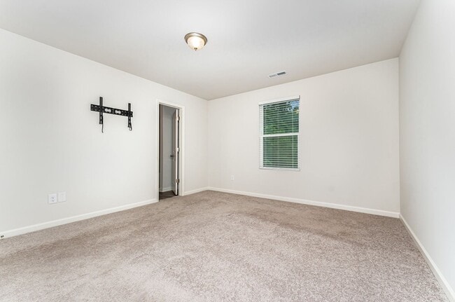 Building Photo - Recent Rent Reduction! Recent Rent Reduction - Charming Home for Rent in Thomasville – Peaceful L...