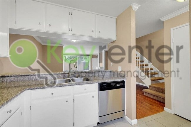 Building Photo - 2254 Woodside Ln