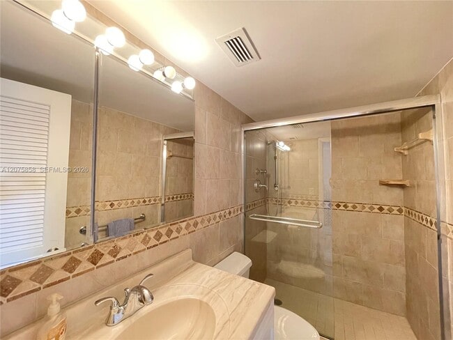 Building Photo - 605 Ocean Dr