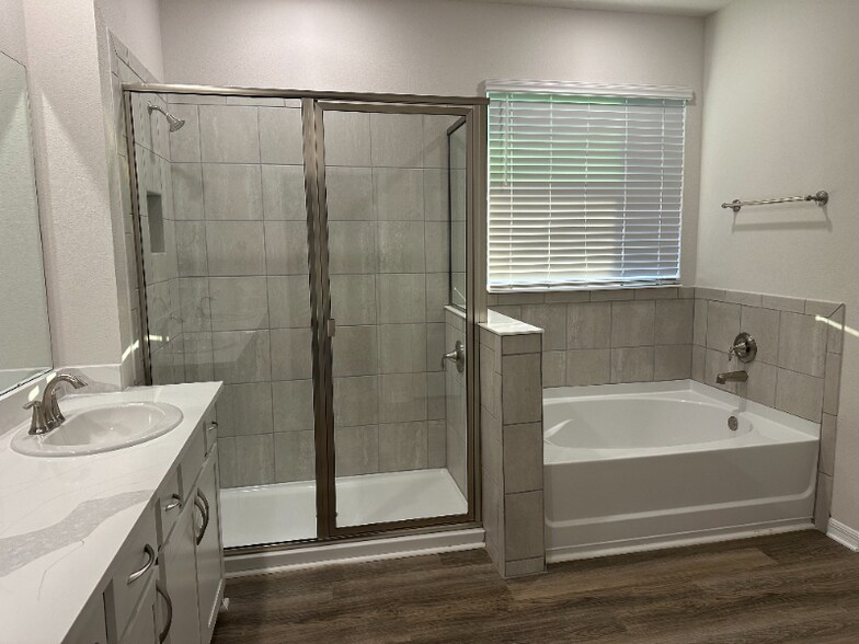 Building Photo - 10721 Tippecanoe Pl