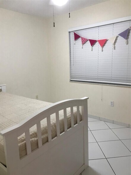 Building Photo - 2600 Collins Ave