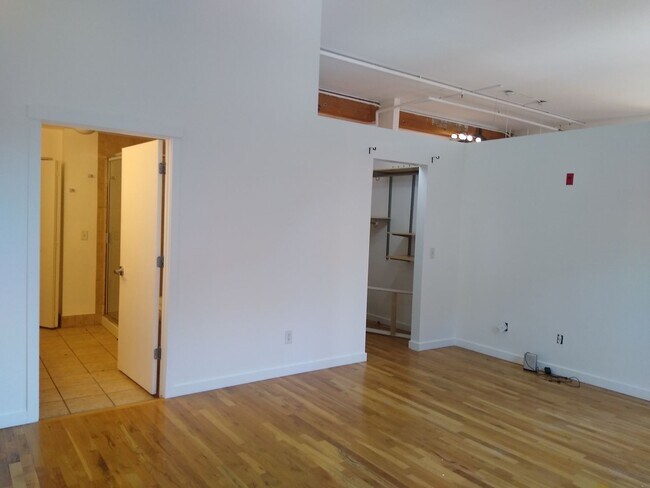Building Photo - Loft Living At It's Finest In LODO!
