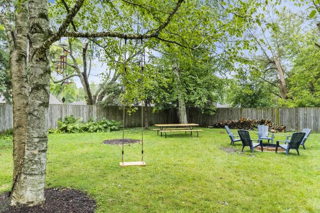 Building Photo - 38369 N Manor Ave