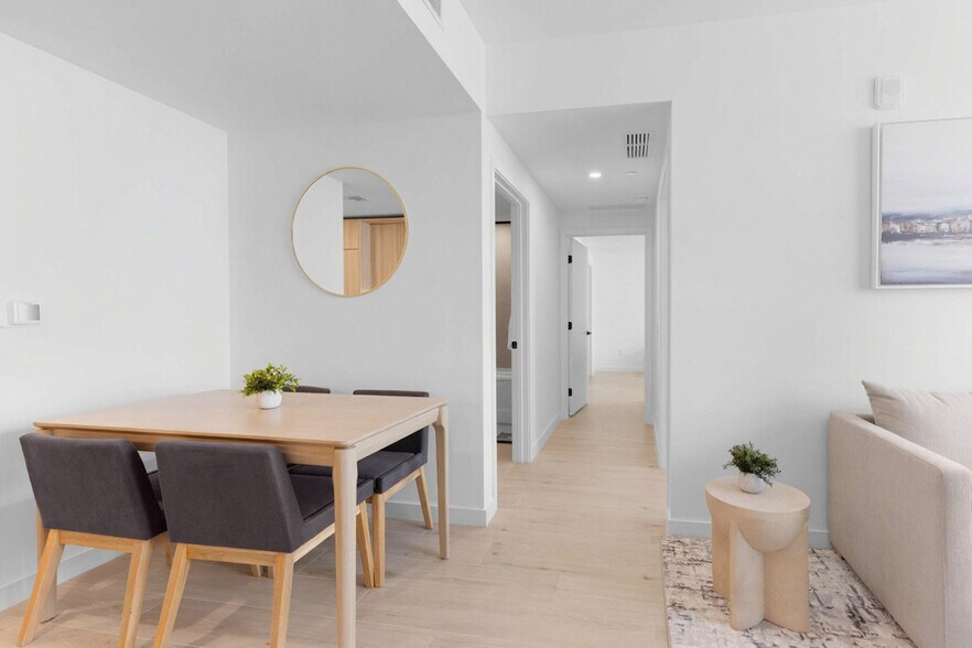 Building Photo - 225 N Miami Ave