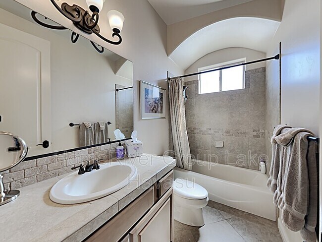 Building Photo - 1890 Ranchito Dr