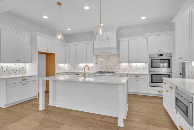 Building Photo - Luxury living in this brand new home - Franklin, TN