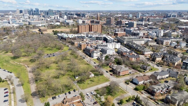 Building Photo - 3135 Parthenon Ave