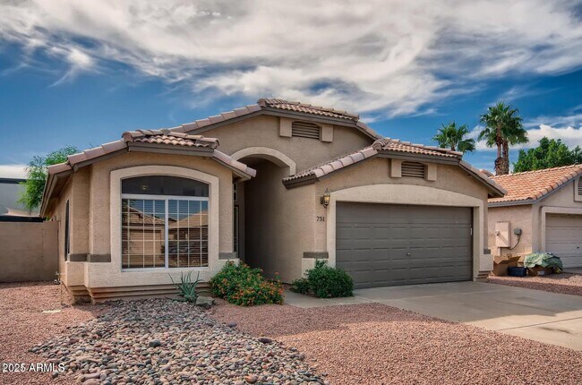 Primary Photo - 751 W Constitution Dr