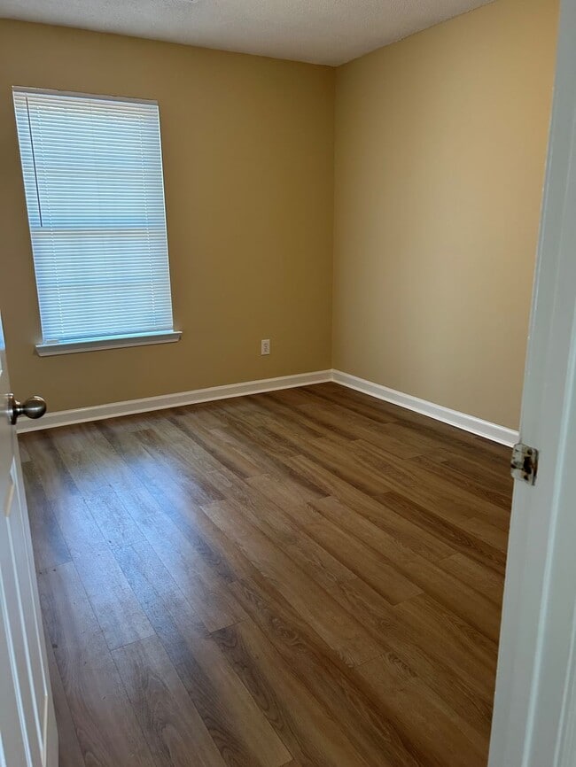 Building Photo - 1004 Mimosa Ln