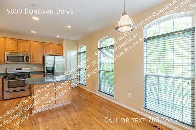 Building Photo - 5000 Donovan Dr