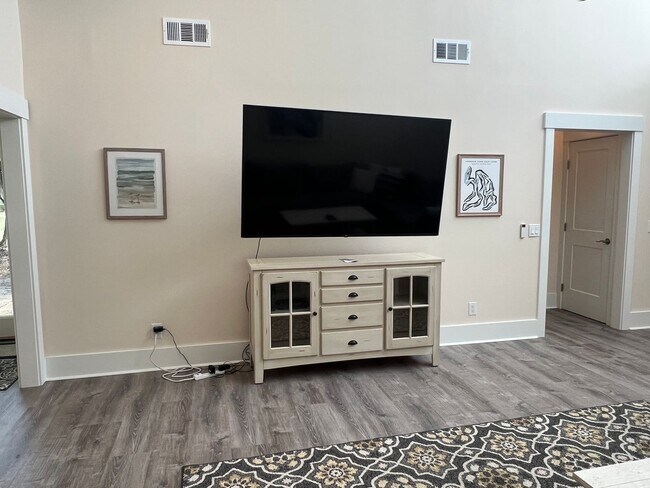 Building Photo - Briarwood Villa - One Level, Golf View