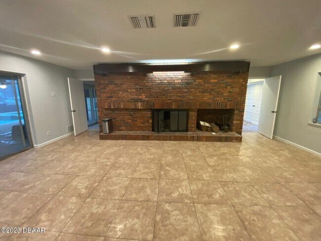 Building Photo - 1 Arrowhead Dr