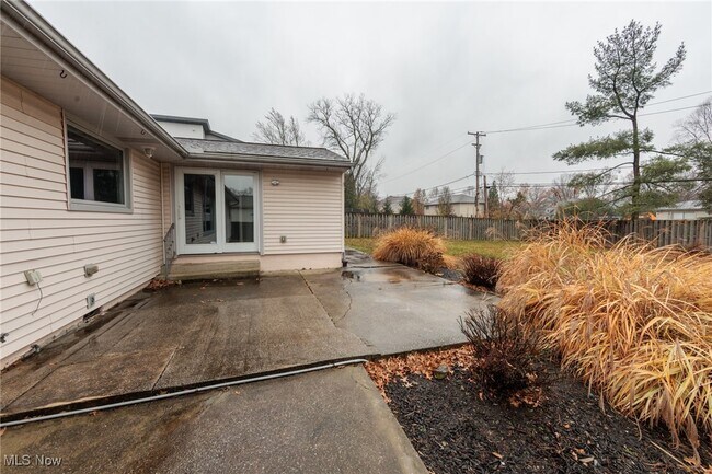 Building Photo - 2500 Deborah Dr