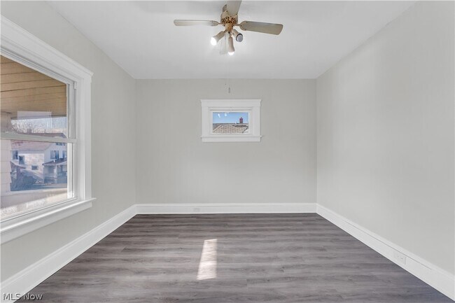 Building Photo - 1221 E 168th St