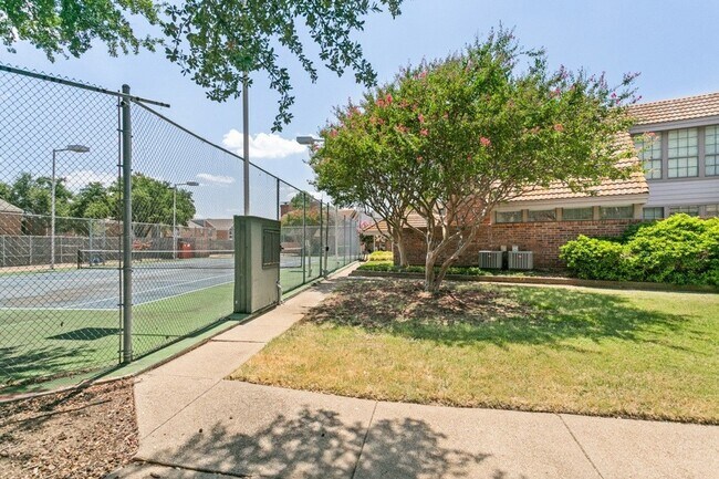 Building Photo - 18240 Midway Rd
