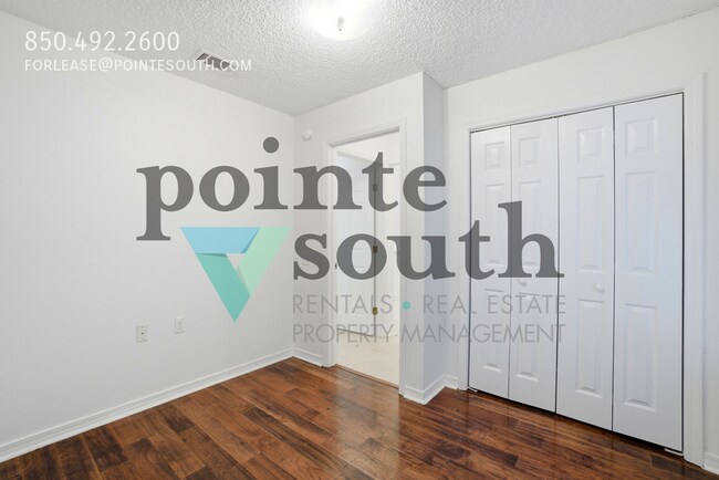 Building Photo - 2527 Trailwood Dr