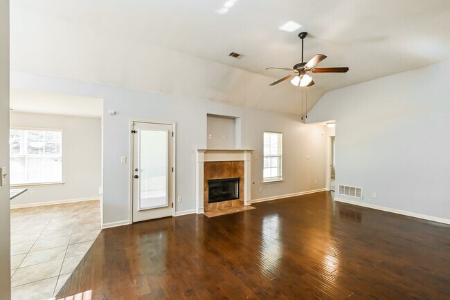 Building Photo - 2639 Cherry Tree Dr