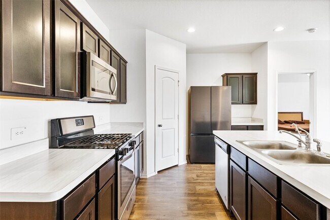 Building Photo - 21611 Flowering Gdn Ln