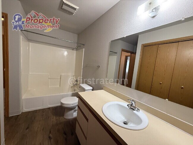 Building Photo - 4876 W Blodgett Ln