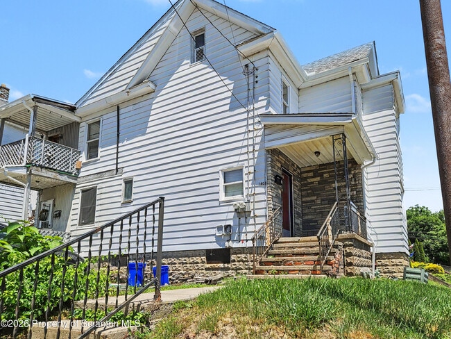 Building Photo - 1403 N Sumner Ave