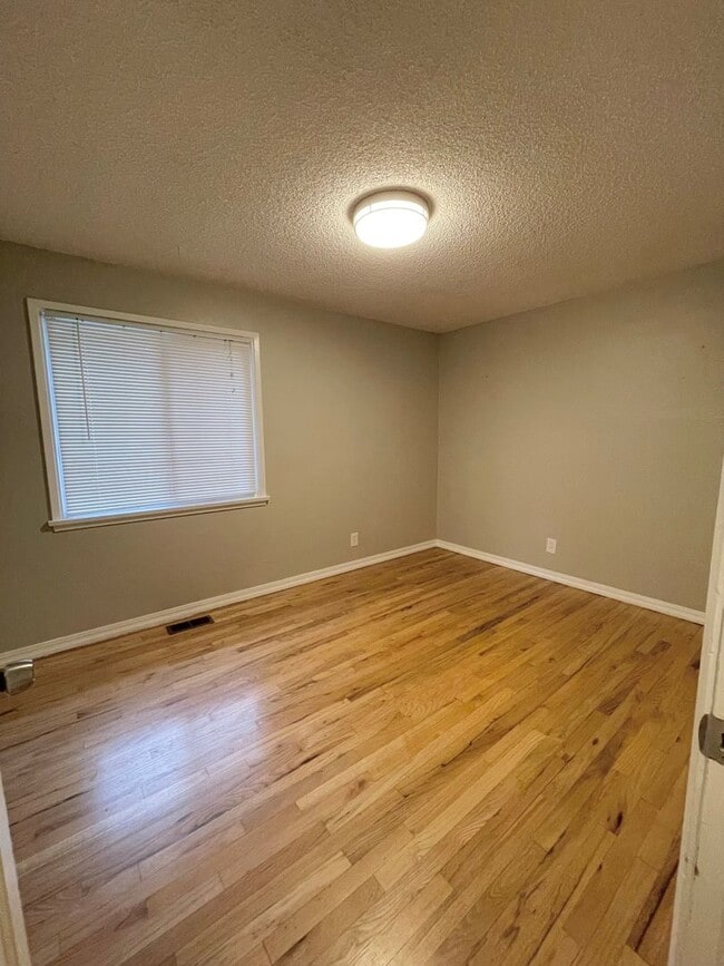 Building Photo - 4Bd/2Ba Shoreline House