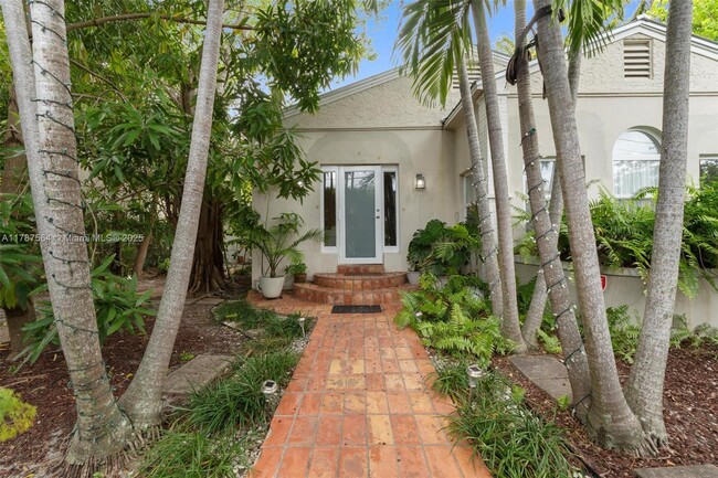 Building Photo - 2280 SW 16th Ct