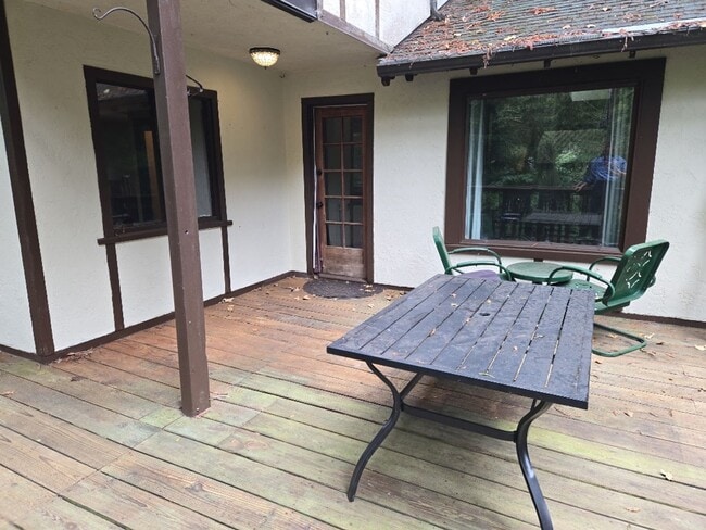 Building Photo - Pet Friendly! Redwood views! 3-bedroom hom...