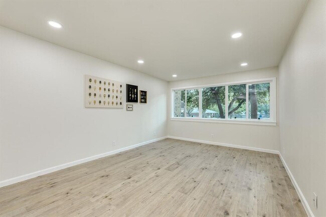 Building Photo - 8888 Tallwood Dr